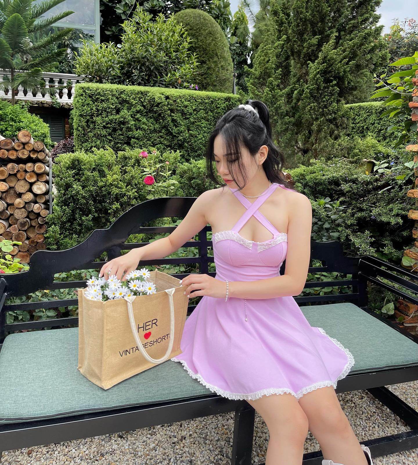 Bật Mí: Chiếc đầm phong cách vintage cổ điển